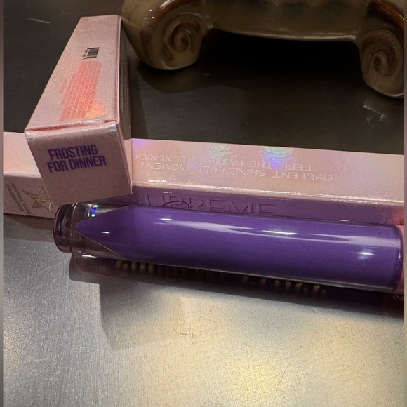 Jeffree Star Supreme Gloss - Frosting For Dinner - NIB - Picture 2 of 6